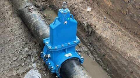 EZ Valve successfully installed under pressure on a live water network, shown within an on-site excavation