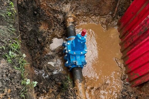 EZ Valve installed on an existing pipeline within an excavated trench